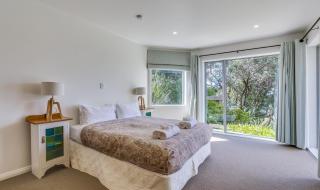Absolute Beachfront Oneroa - Blackpool - 7