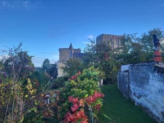 La Maison du Donjon - Gites de 8 personnes, parking privé avec jardin terrasse - Loches - 4
