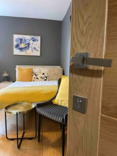4- Lovely 1-bedroom serviced apartment West Midlands - - 0