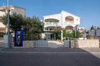 Apartments with parking spaces Novalja, Pag - 4128 - Novalja - 0
