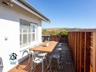Stones Throw to Beach & Chiton Surf Club - Hayborough - 5