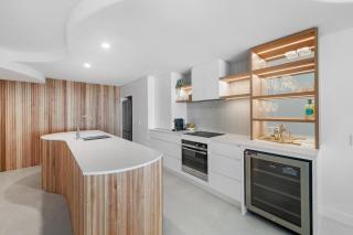 Sirocco 404 luxurious 3 bedroom unit, ocean front - 4