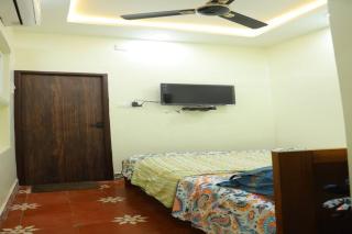 Heritage home with 3 bed/3 bath with kitchen in a residential neighborhood. - Madurai - 4