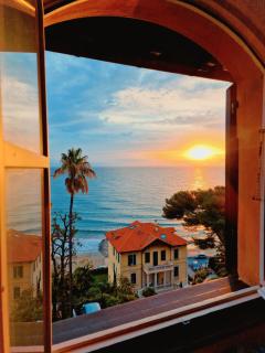 THE SHELL - New interior look but same old charme 200mt from the sea with garden and parking nearby - 0