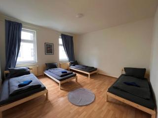 Geräumige Wohnung mit 3 Schlafzimmern und Balkon in Magdeburg-Sudenburg - Maagdenburg - 0