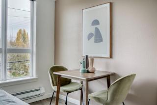 Ballard studio w lounge wd nr dining bars SEA-653 - 7