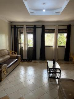 Inviting 3-Bed House in Akright City Jennifers - Buzzi - 4
