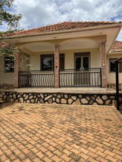 Inviting 3-Bed House in Akright City Jennifers - Buzzi - 5