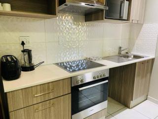 1 bedroom unit fully furnished with back up generator - Joanesburgo - 0
