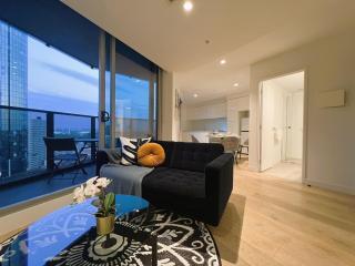 2BR 2 BATH, Balcony, City View, Southbank - 9