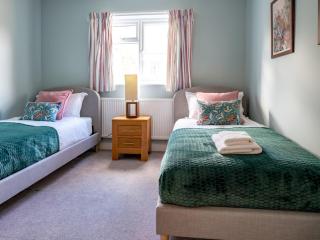 Quarry Cottage Courtyard Garden - Pass the Keys - Cirencester - 2