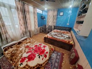 LakeSide Homestay Srinagar - Srinagar - 1