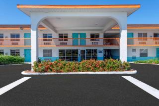 Howard Johnson by Wyndham Vero Beach/I-95 - Vero Beach - 8