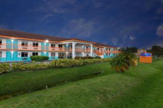 Howard Johnson by Wyndham Vero Beach/I-95 - Vero Beach - 2
