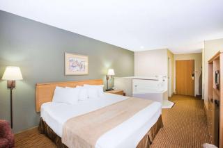 Ramada by Wyndham Spirit Lake/Okoboji - Spirit Lake - 1