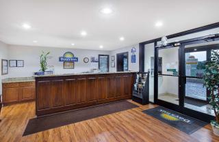 Days Inn by Wyndham Savannah - Savannah - 2