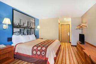 Super 8 by Wyndham Defiance - Defiance - 1