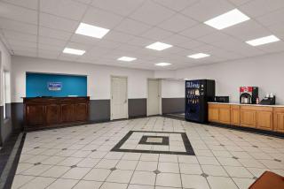 Rodeway Inn - Commerce - 2