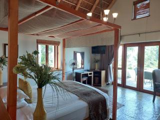 Paradise Cove - Victoria Bay - 1