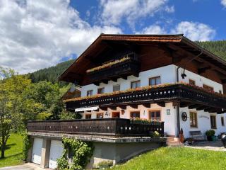 Apartment Apartment Taubenstein by Interhome - Neukirchen am Grossvenediger - 0