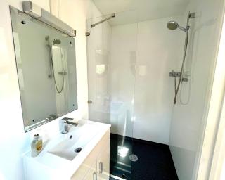 Purple CargoPod at Lee Wick Farm Cottages & Glamping - Clacton-on-Sea - 1