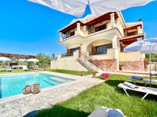 Luxury Villa Makris with private heatable pool by DadoVillas - Kavvadádes - 9