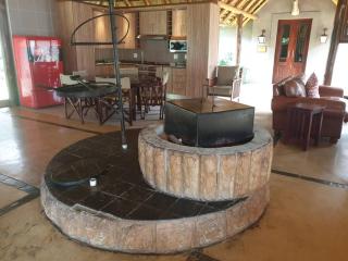 Zebula Golf and Wildlife Estate - Toktokkie Knocking Pax 20 - Moi Signature Luxury villa - Mabula - 8