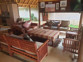 Zebula Golf and Wildlife Estate - Toktokkie Knocking Pax 20 - Moi Signature Luxury villa - Mabula - 1