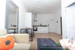 One bedroom serviced apartment Smethwick F312 - 6