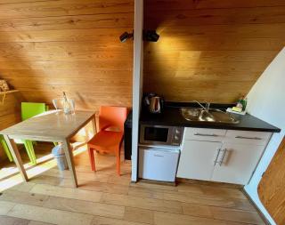MegaPod 3 at Lee Wick Farm Cottages & Glamping - Clacton-on-Sea - 4