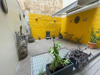 Valletta Collection - Merchant Str Apartment with large yard - Valletta - 8