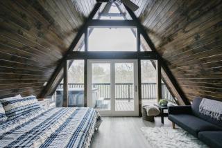 Dean's Den: Private Deck w/ Jacuzzi and a View - New Braunfels - 1