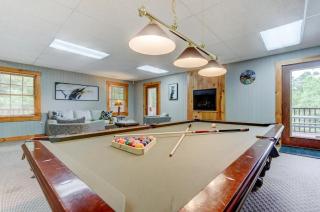 LUX 4BD Lodge w/ Views! Fire Pits + HOT TUB + Pool - Gatlinburg - 6