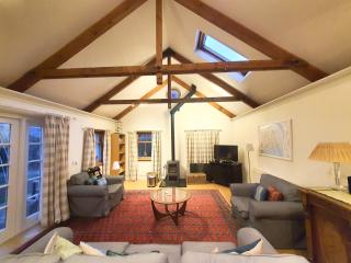 Edinburgh 2-Bedroom Cottage with Parking - Ground Floor - Edinburgh - 0