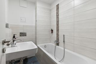 Vorstadtoase - 3 Personen - Apartment mit Queensize-Bett, Badewanne, Schlafcouch, Parken, Netflix, Nähe BER - Eichwalde - 1