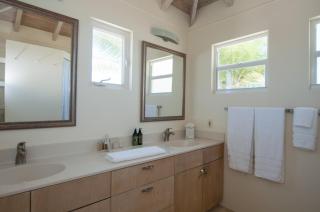 Aqua Del Rose 2 BR Beachfront Cottage - Long Bay Hills - 2
