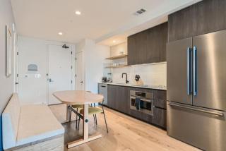 Luxury 1BR with Views, Rooftop Pool and Walk To Rainey St. - 1