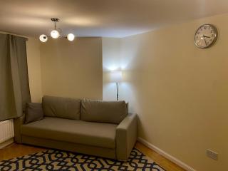 Impeccable 2-Bed Apartment in London - London - 9