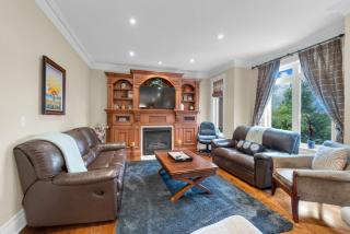 Luxury 4BR - Pool Table - 10 min to Yorkdale Mall - Toronto - 8