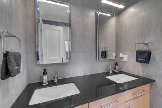 Luxury 4BR - Pool Table - 10 min to Yorkdale Mall - Toronto - 2