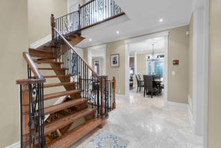 Luxury 4BR - Pool Table - 10 min to Yorkdale Mall - Toronto - 4
