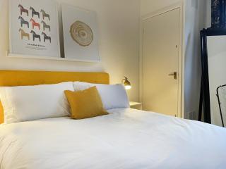 3 bed home in Cheltenham Town Centre with FREE PARKING for 1 car - Cheltenham - 8