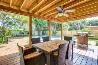 Tranquil Poolside Bliss Pergola Deck Turf Yard - Fort Lauderdale - 8