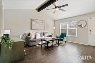 Walk to Barton Springs Spacious Apt Backyard - 2