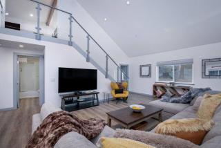 Newly Built Luxury Villa in the Sierra Mountains - 9
