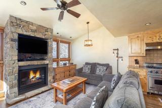 Lodge Life! Walk or Shuttle to Lifts - Fireplace, Hot Tub condo - 0