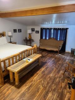 The Gold Mine Hotel - - 5