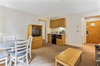 Cedarbrook Deluxe one bedroom suite located on 2nd floor with outdoor heated pool 21820 - Killington - 5