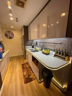 Elegant 2BR, 2 BA Suite Beside Eastwood Mall - 4