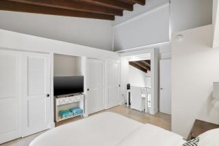 Luxury Pool Villa at St. James UNIT E, Pet Friendly - Miami - 3